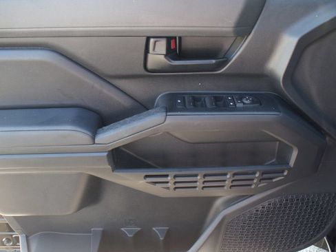 Used 2025 Toyota Tacoma SR w/ SR Upgrade Package AWD/4WD image 27