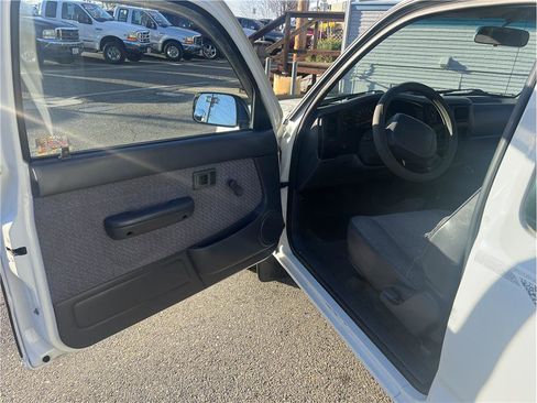 Used 1996 Toyota Tacoma 2WD Xtracab image 10