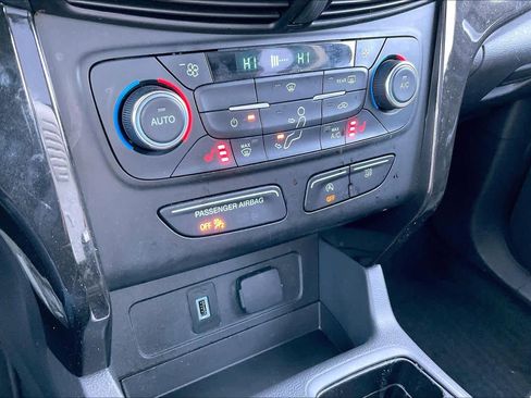 Used 2017 Ford Escape Titanium image 34