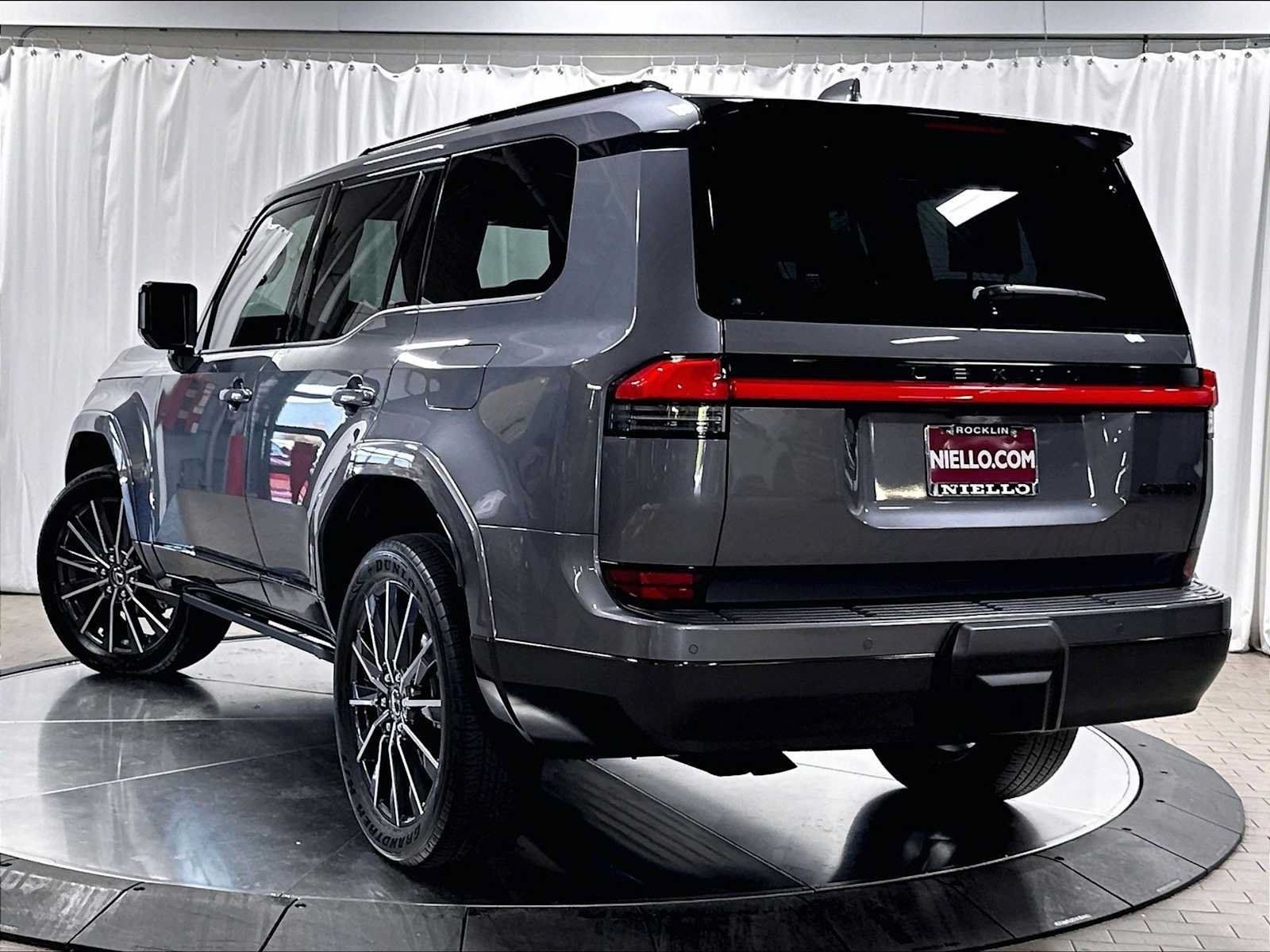 Used 2025 Lexus GX 550 AWD/4WD image 3