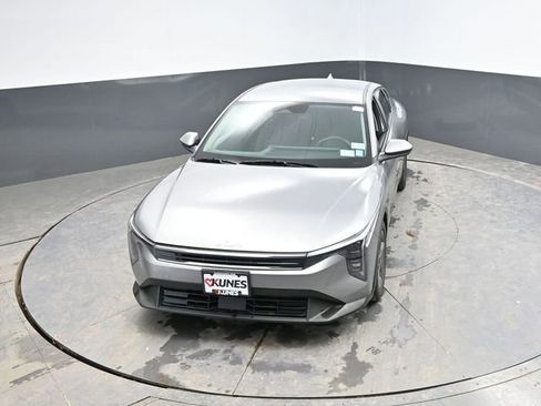 Used 2025 Kia K4 LXS image 37