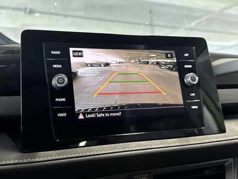 Used 2025 Volkswagen Taos SE FWD image 19