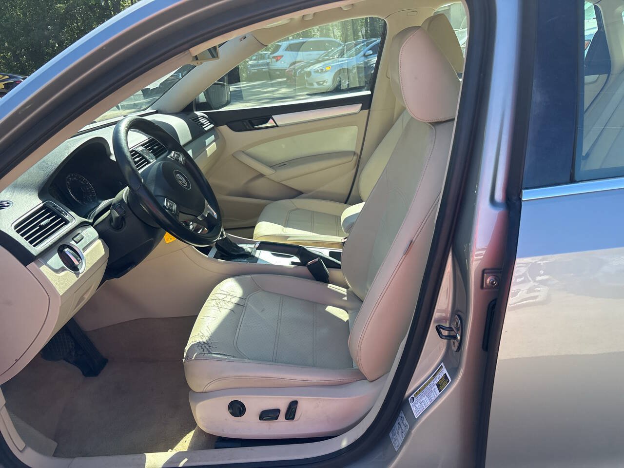 Used 2013 Volkswagen Passat TDI SE FWD image 8