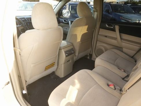 Used 2013 Toyota Highlander Plus image 11