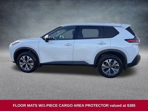 Used 2021 Nissan Rogue SV image 2