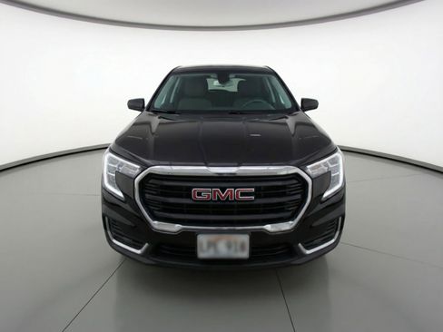 Used 2024 GMC Terrain SLE image 2