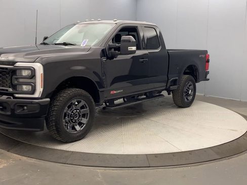 Used 2024 Ford F350 Lariat w/ Sport Appearance Package AWD/4WD image 9