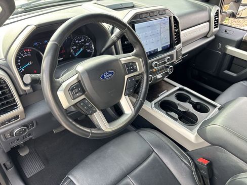 Used 2022 Ford F250 Lariat w/ Black Appearance Package image 10