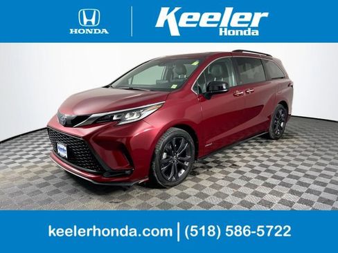 Used 2021 Toyota Sienna XSE w/ XSE Plus Package image 1