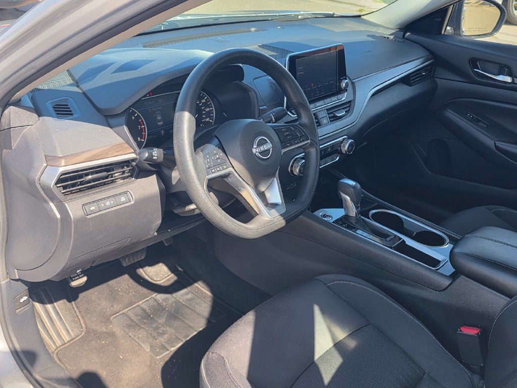 Used 2024 Nissan Altima 2.5 SV FWD image 12