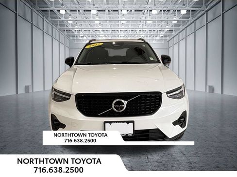 Used 2025 Volvo XC40 B5 Plus w/ Climate Package AWD/4WD image 6