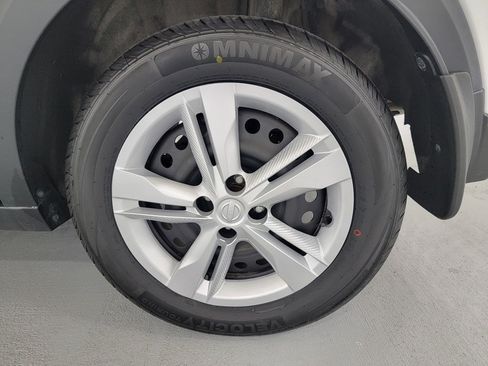 Used 2022 Nissan Kicks S FWD image 11
