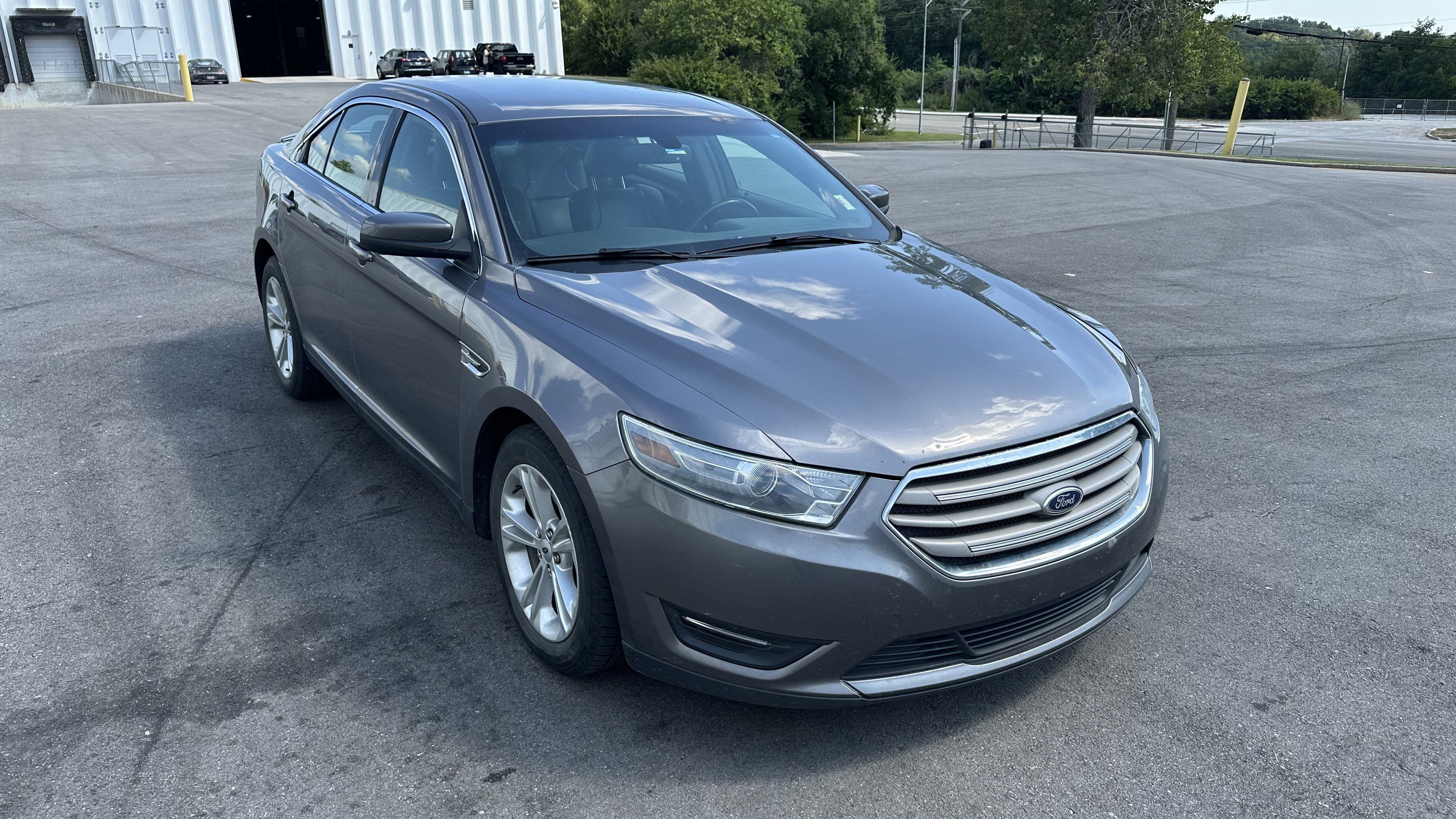 Used 2013 Ford Taurus SEL FWD image 2