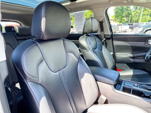 Used 2023 Kia Sorento S w/ Panoramic Sunroof Package FWD image 10