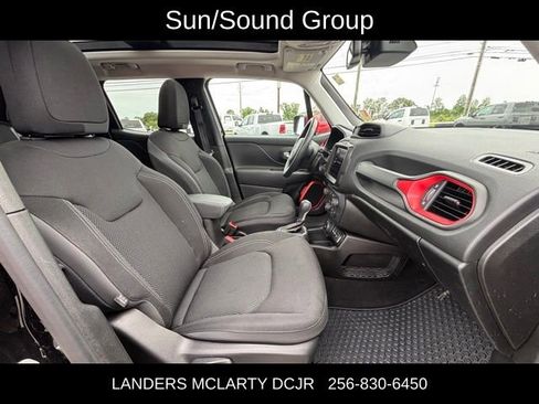 Used 2023 Jeep Renegade Latitude w/ Sun/Sound Group AWD/4WD image 10