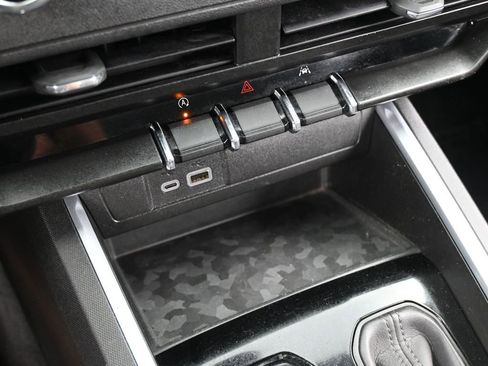 Used 2024 Chevrolet Colorado Trail Boss image 21