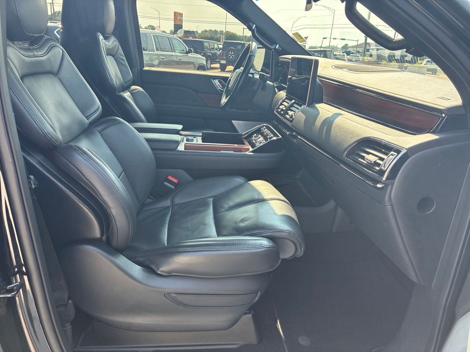 Used 2024 Lincoln Navigator Reserve AWD/4WD image 23