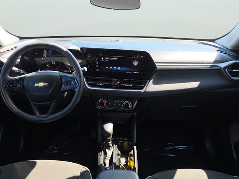 Used 2025 Chevrolet TrailBlazer LT AWD/4WD image 9