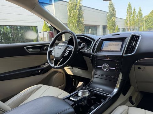 Used 2019 Ford Edge Titanium w/ Cold Weather Package FWD image 18