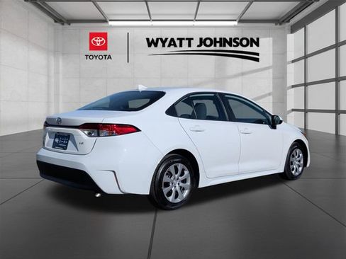 Certified 2025 Toyota Corolla LE image 5