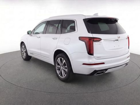 Used 2023 Cadillac XT6 Premium Luxury w/ Technology Package AWD/4WD image 3
