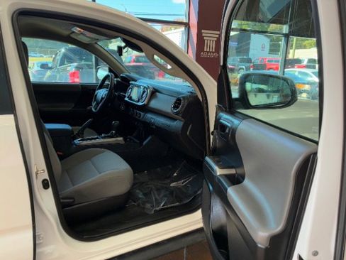 Used 2019 Toyota Tacoma SR5 image 28