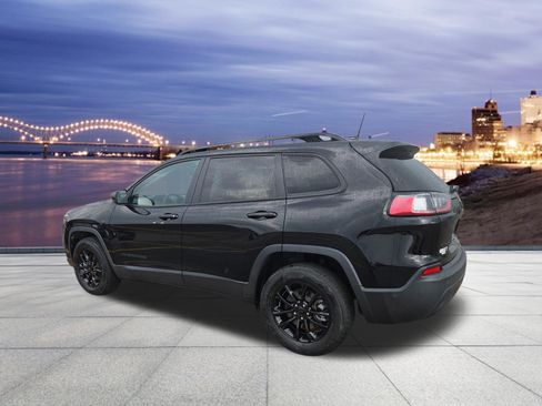 Used 2023 Jeep Cherokee Altitude Lux AWD/4WD image 3