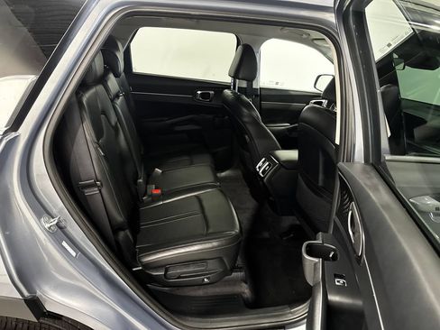 Used 2024 Kia Sorento S FWD image 24