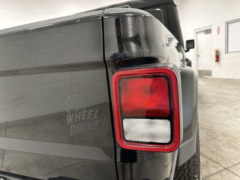 Used 2023 Jeep Gladiator Sport AWD/4WD image 22
