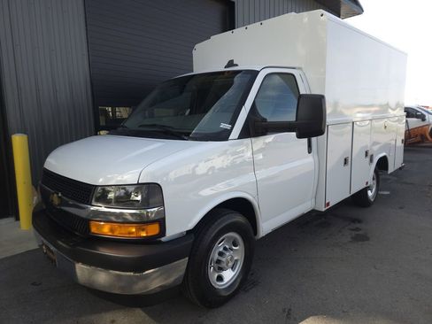 Used 2023 Chevrolet Express 3500 w/ Power Convenience Package RWD image 2