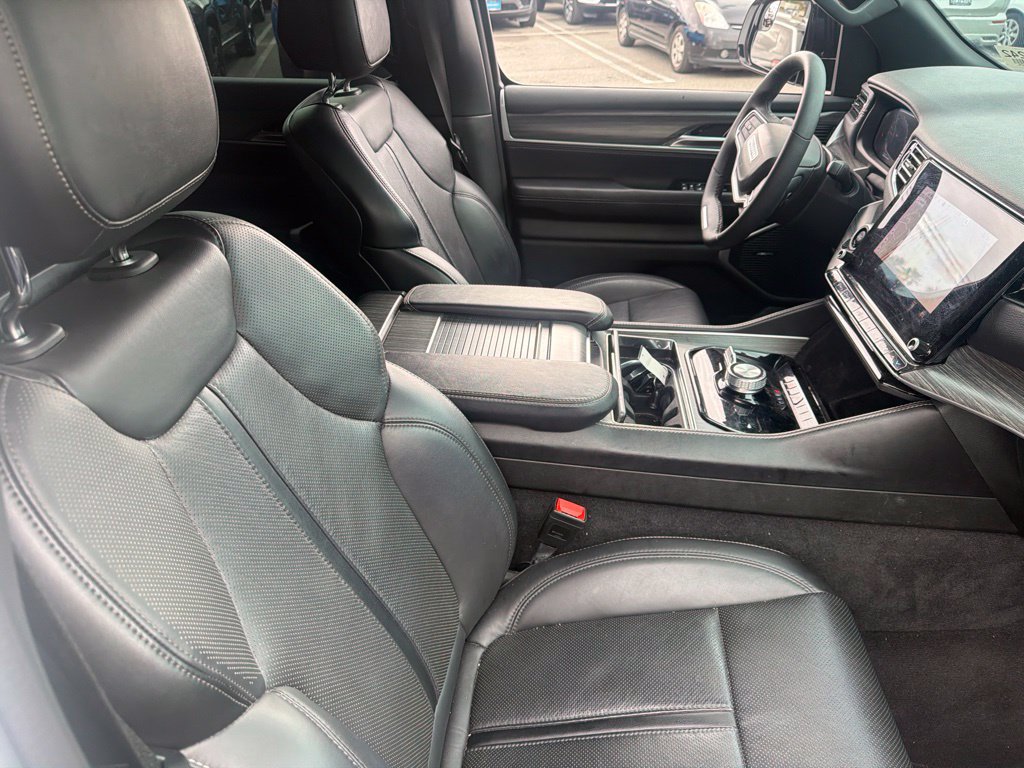 Used 2023 Jeep Wagoneer Series II AWD/4WD image 14