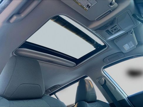 Used 2021 Toyota RAV4 XLE w/ Convenience Package image 27