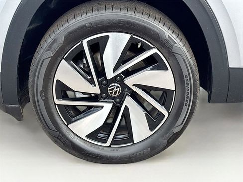 Used 2025 Volkswagen Atlas SE FWD image 31