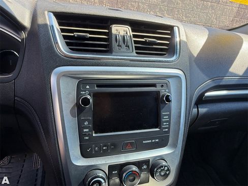 Used 2013 GMC Acadia SLE image 9