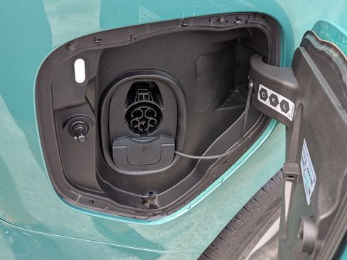 Used 2025 Volkswagen ID. Buzz Pro S Plus RWD image 42