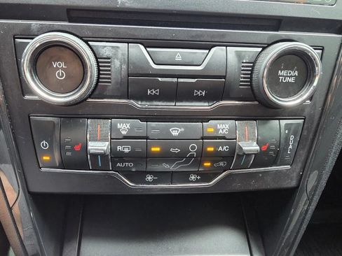 Used 2018 Ford Explorer XLT w/ Equipment Group 202A FWD image 22