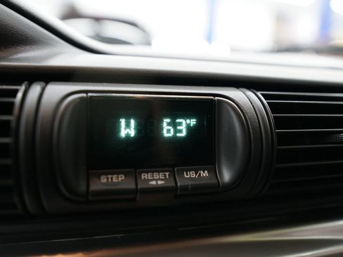 Used 2005 Chrysler Sebring Touring image 28