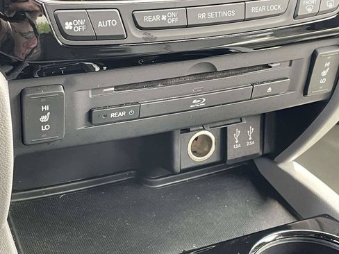 Used 2016 Honda Pilot Touring image 22