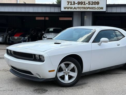 Used 2014 Dodge Challenger SXT RWD image 24