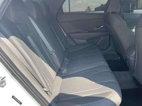 Used 2023 Hyundai Elantra SEL w/ Convenience Package FWD image 10
