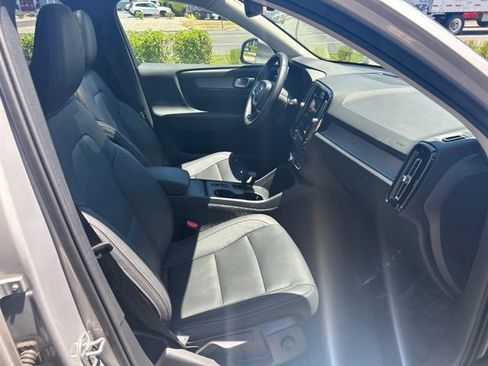 Used 2025 Volvo XC40 B5 Core AWD/4WD image 15
