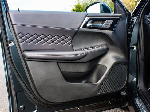 New 2025 Mitsubishi Outlander SEL Black Edition image 8