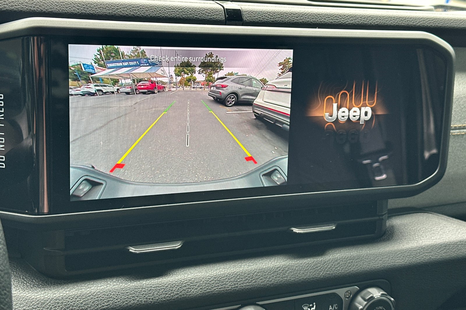 Used 2025 Jeep Gladiator Sport AWD/4WD image 23