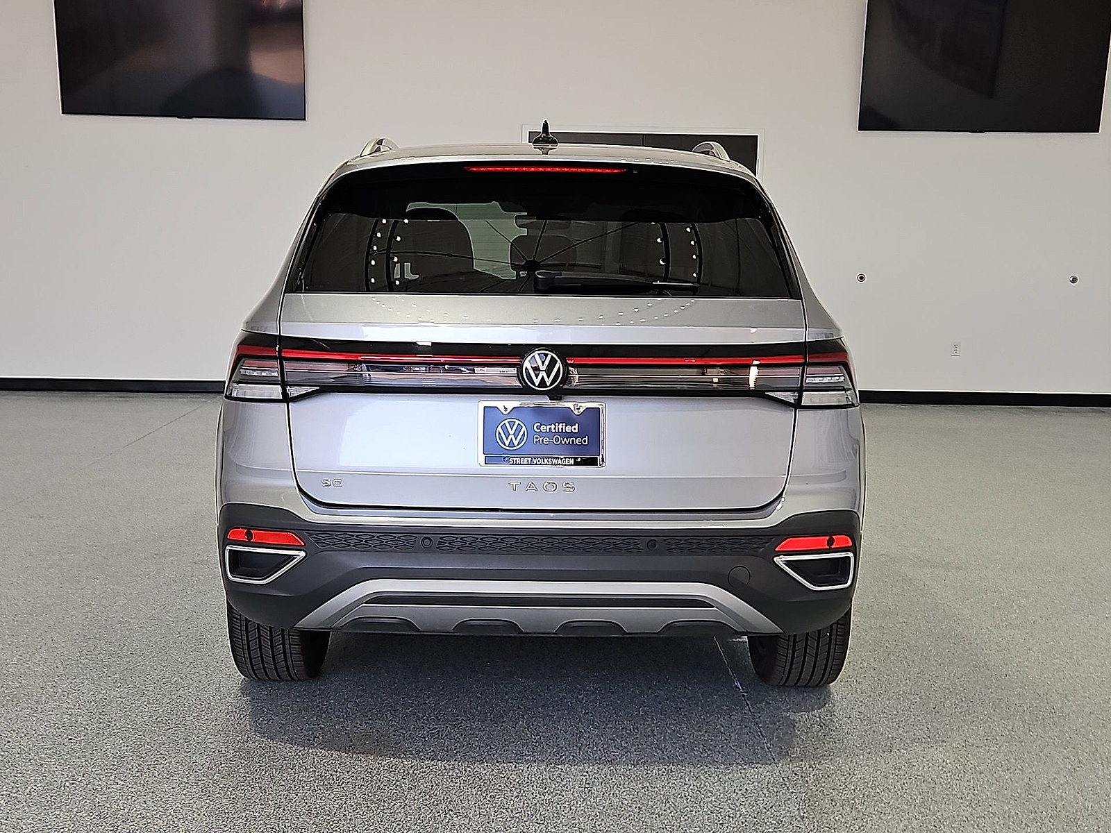 Certified 2025 Volkswagen Taos SE FWD image 7