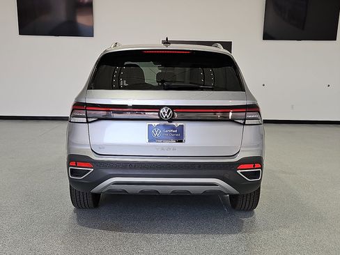Certified 2025 Volkswagen Taos SE FWD image 7