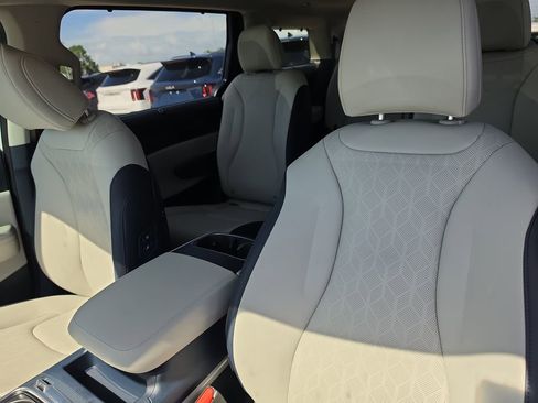New 2026 Kia Carnival SX FWD image 23