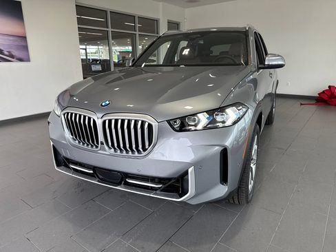 Used 2026 BMW X5 xDrive40i AWD/4WD image 3