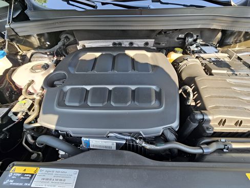 Certified 2026 Volkswagen Tiguan SE R-Line AWD/4WD image 25