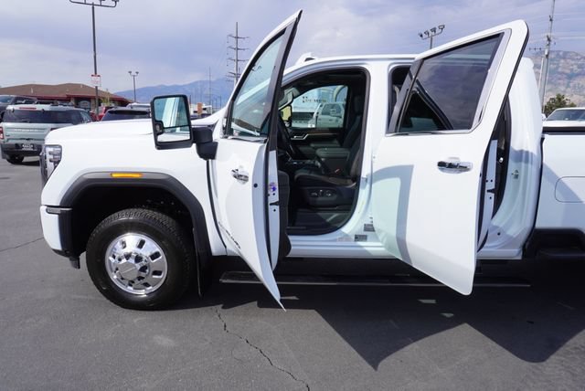Used 2026 GMC Sierra 3500 Denali w/ Denali Reserve Package AWD/4WD image 25