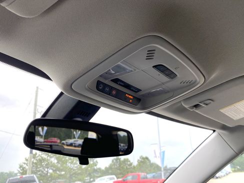 Used 2019 Chevrolet Traverse LT FWD image 21